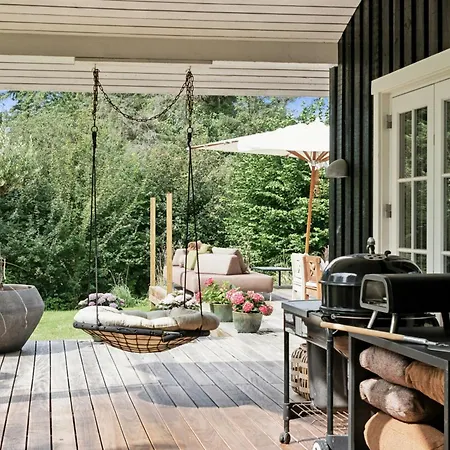 Stylish Summer House Near And Town Tisvildeleje