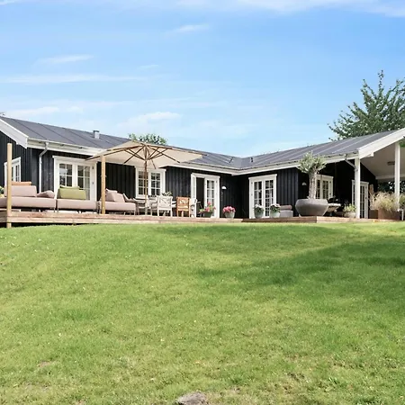 Feriehus Stylish Summer House Near And Town