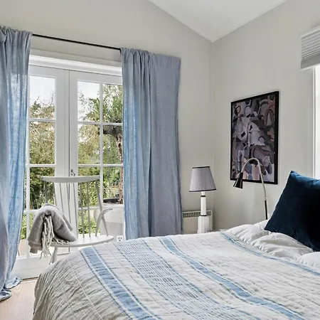 Stylish Summer House Near And Town *
