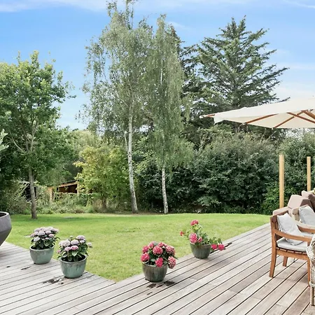 Stylish Summer House Near And Town Tisvildeleje