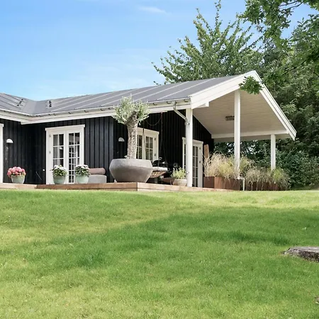 Stylish Summer House Near And Town * Tisvildeleje