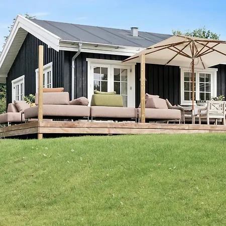 Stylish Summer House Near And Town Tisvildeleje