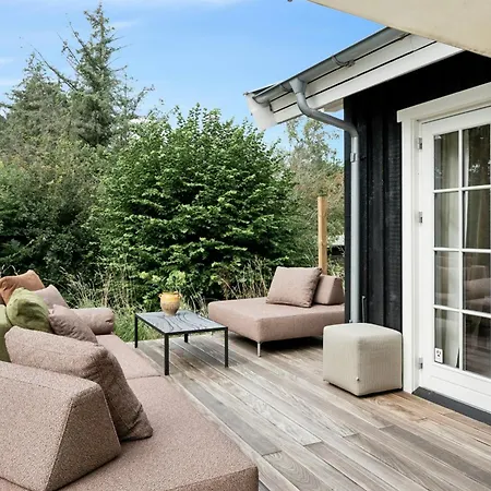 Semesterbostad Stylish Summer House Near And Town Tisvilde