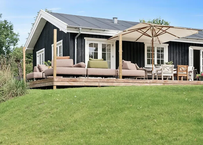 Stylish Summer House Near And Town Σπίτι διακοπών *